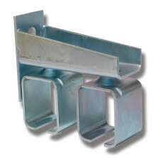 N�rbild p� Hendersons v�ggmonterade konsol i f�rzinkat st�l, modell 5R/301S, med tv� parallella f�sten f�r skena 301 och snedstag f�r stabilitet.