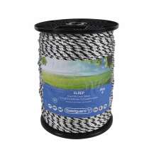 Svart och vit elrep p� rulle fr�n Swedguard Pro+, 5 mm tjockt och 300 meter l�ngt, med produktetikett som visar teknisk information om ledare och motst�nd, isolerad mot ljus bakgrund.