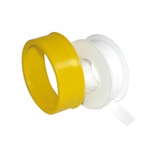 Rulle med vit g�ngtejp i en vit plasth�llare med gul skyddsring.